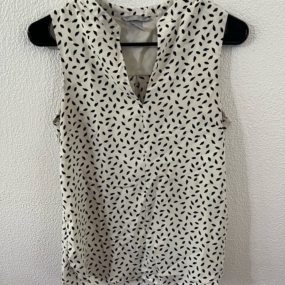 H&M Black and White Sleeveless Blouse with Mandarin Collar